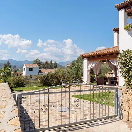 Con Patio, Giardino Recintato, Doccia Idromassaggio - Budoni Holiday home