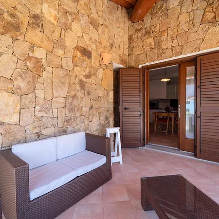 Con Patio, Giardino Recintato, Doccia Idromassaggio - Budoni Holiday home *